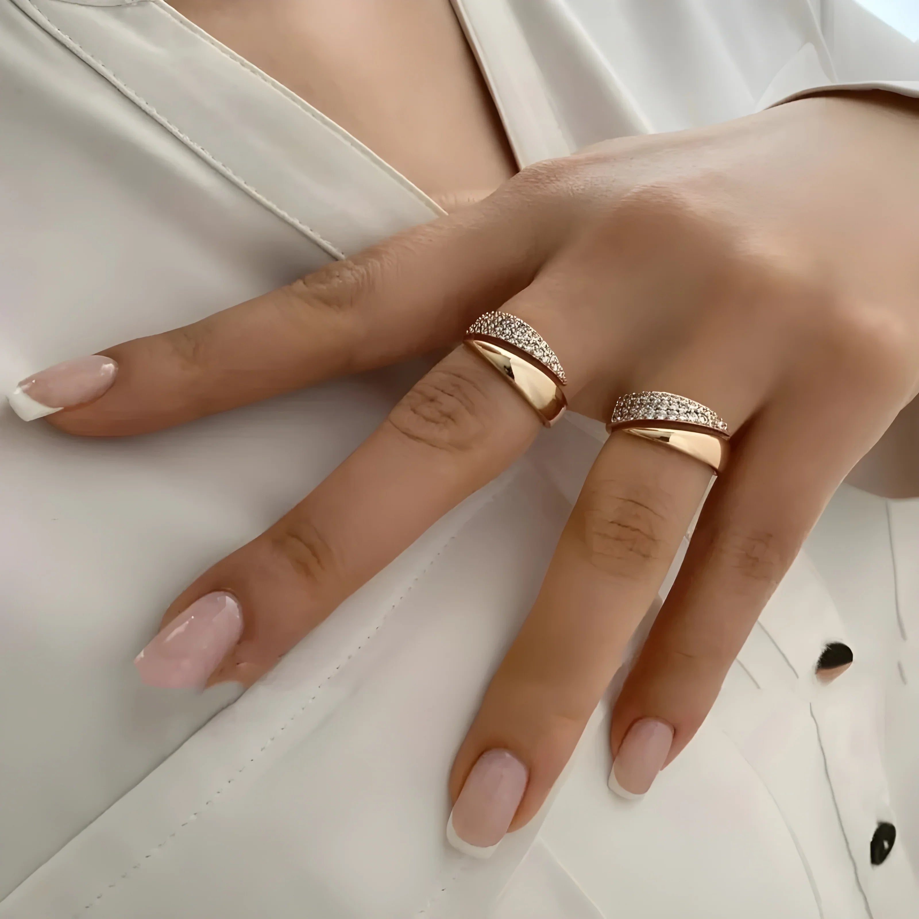 Elin | Elegant guldring med gnistrande stenar