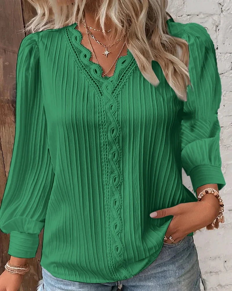 Elin | Selvie – Blus med spetskant och veck