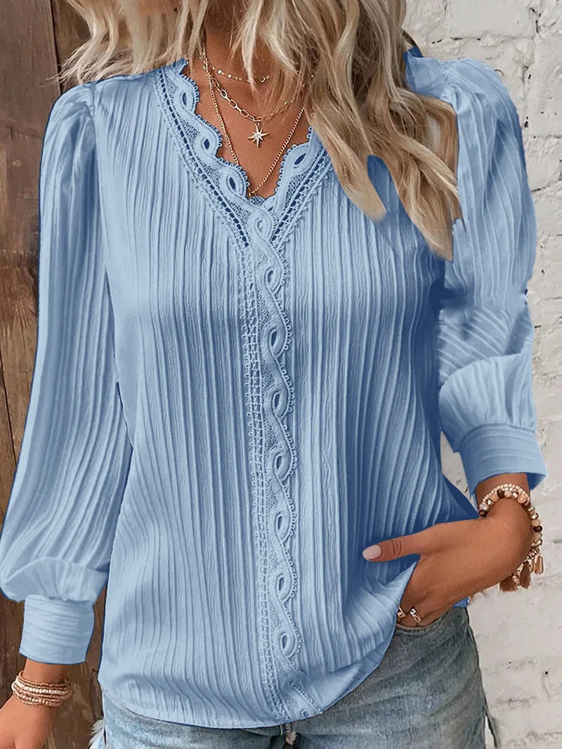 Elin | Selvie – Blus med spetskant och veck