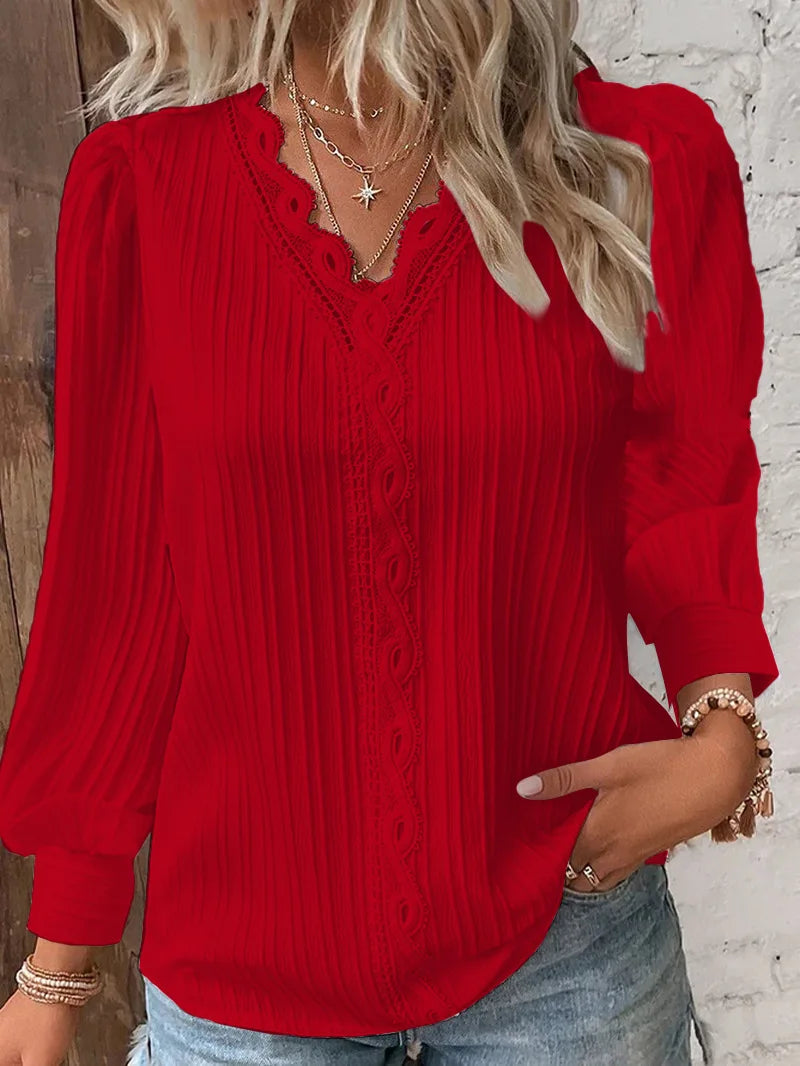 Elin | Selvie – Blus med spetskant och veck