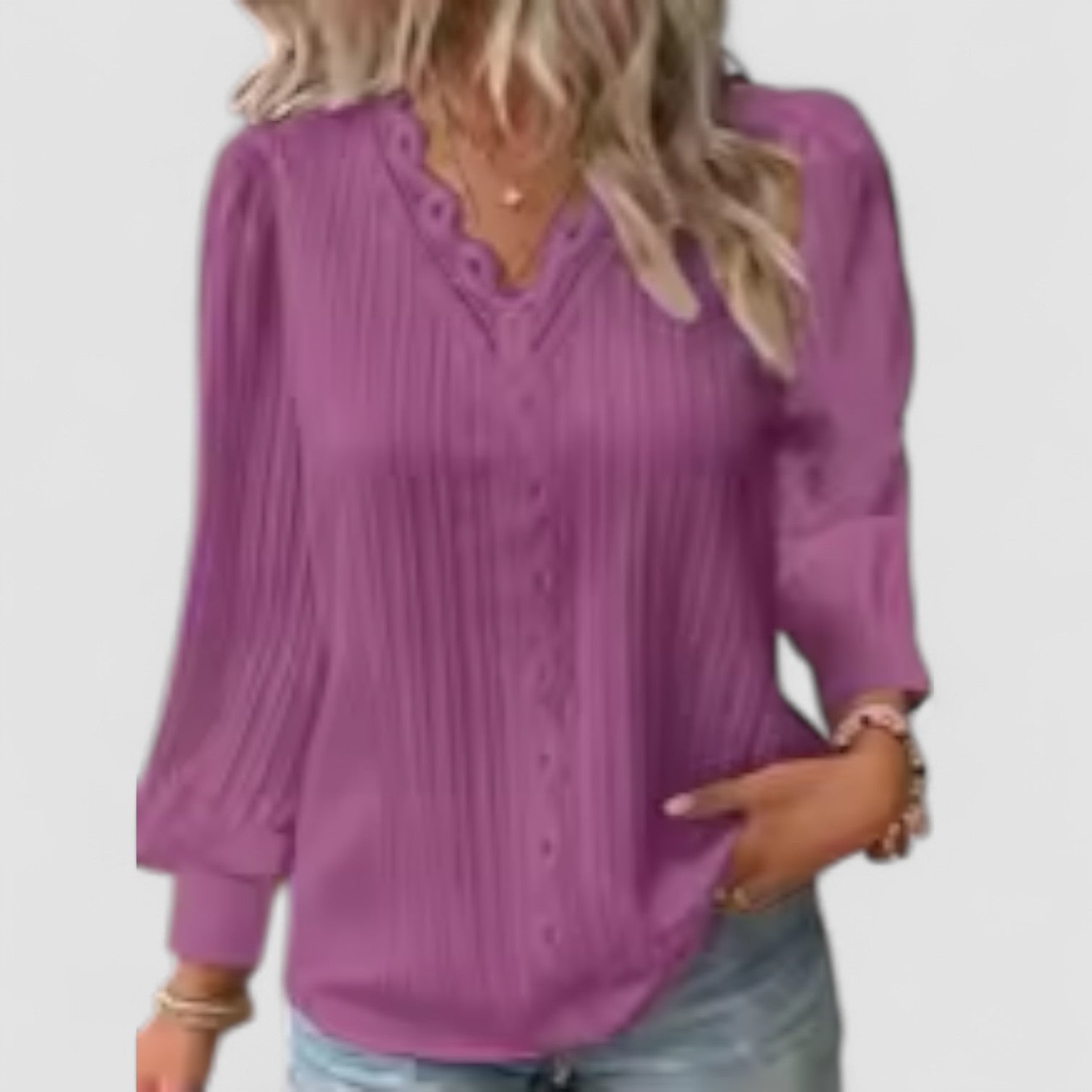 Elin | Selvie – Blus med spetskant och veck