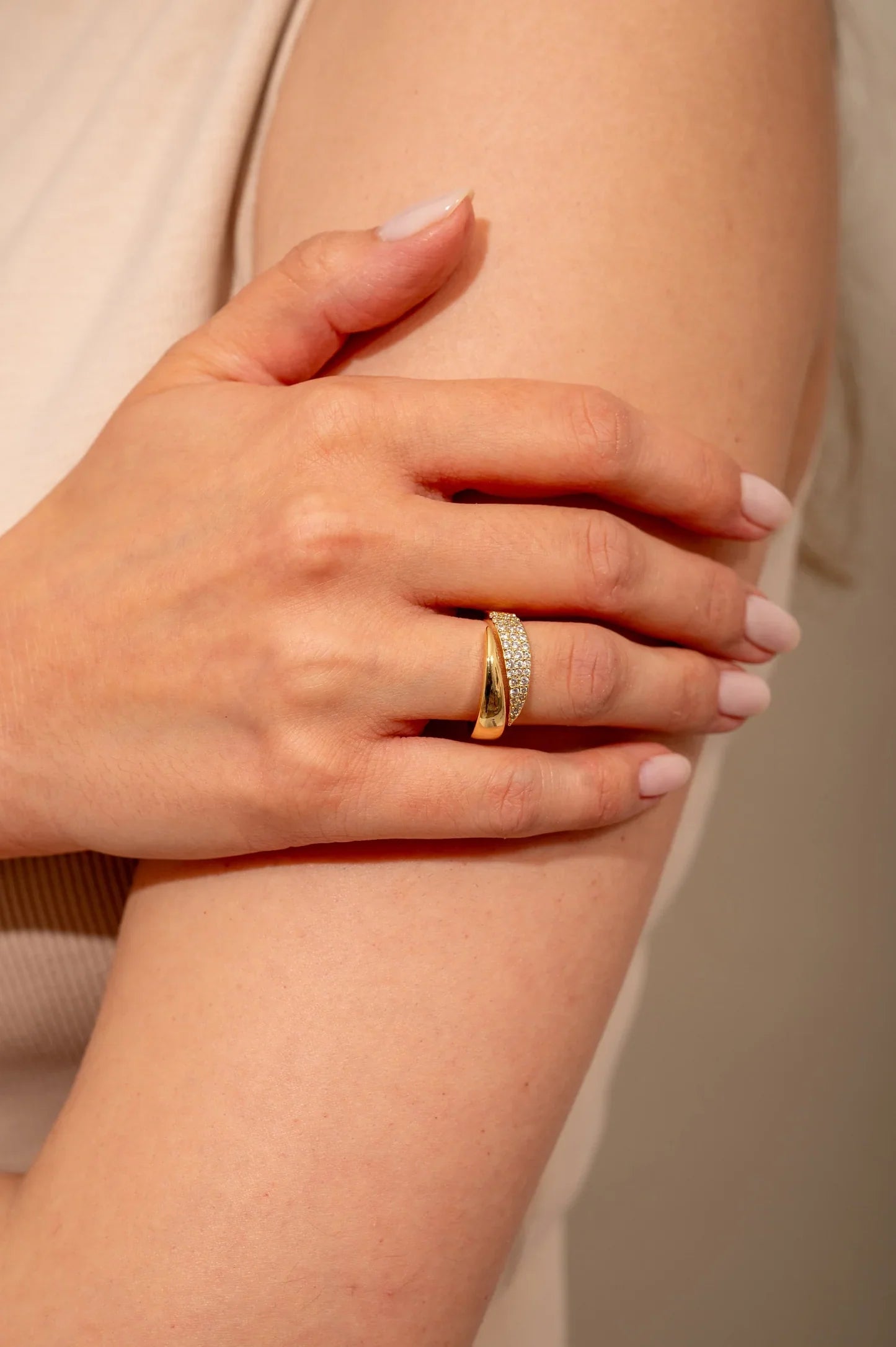 Elin | Elegant guldring med gnistrande stenar