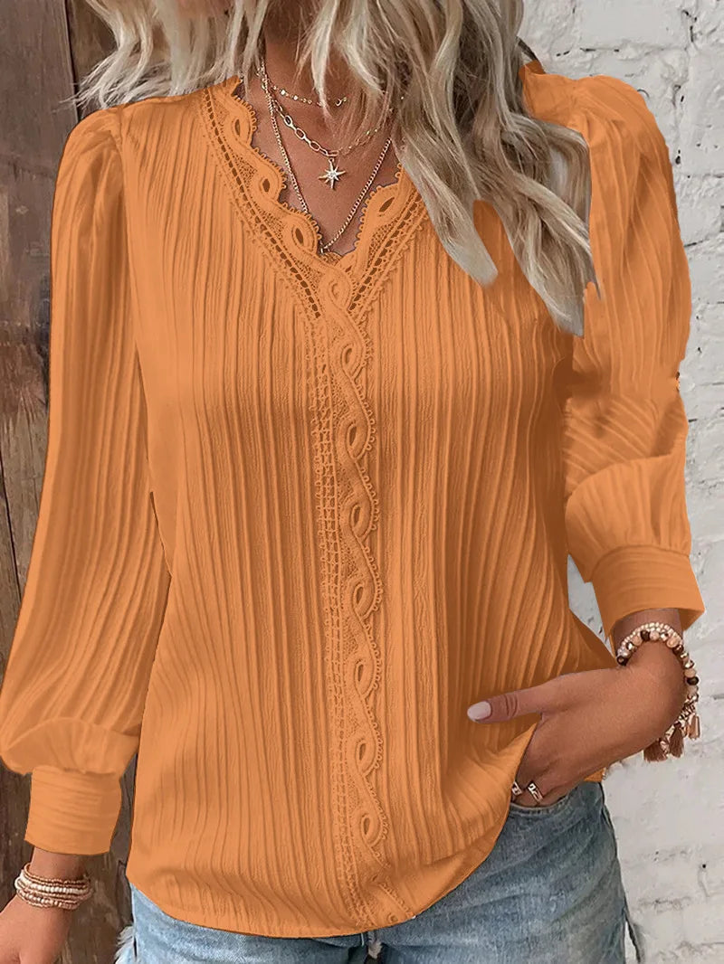 Elin | Selvie – Blus med spetskant och veck
