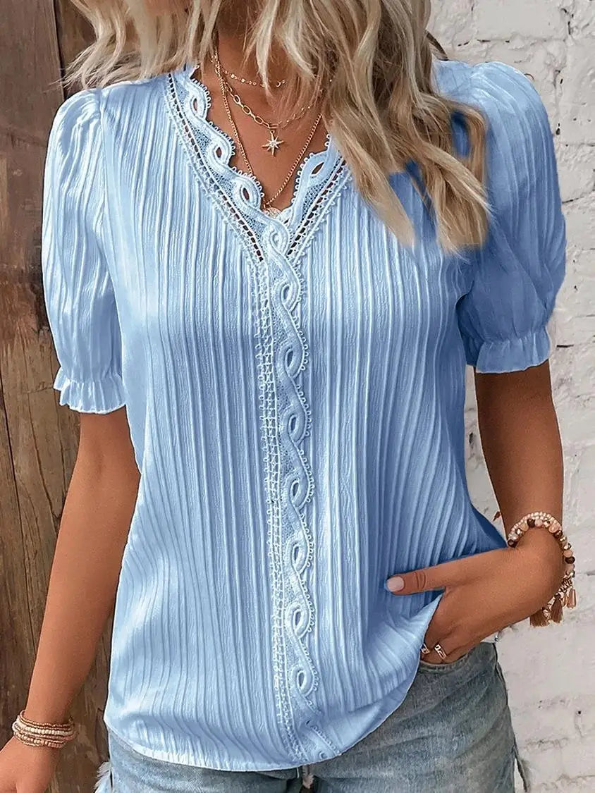 Elin | Mira – Feminin topp med spetsdetaljer